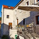 Apartment Neno - 50 M From Center