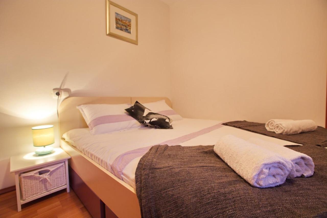 Neno - 50 M From Center Apartment Jelsa (Hvar)