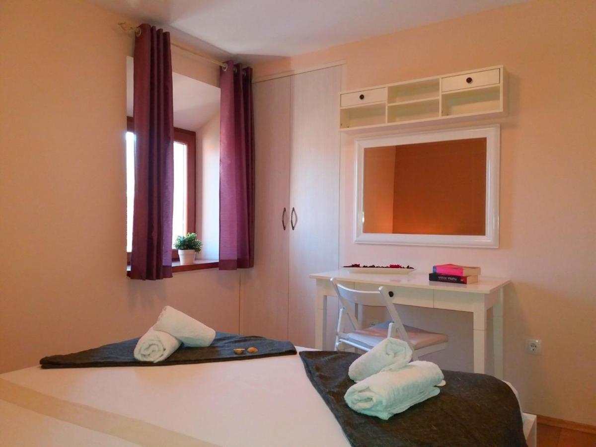 Apartment Neno - 50 M From Center Jelsa (Hvar)
